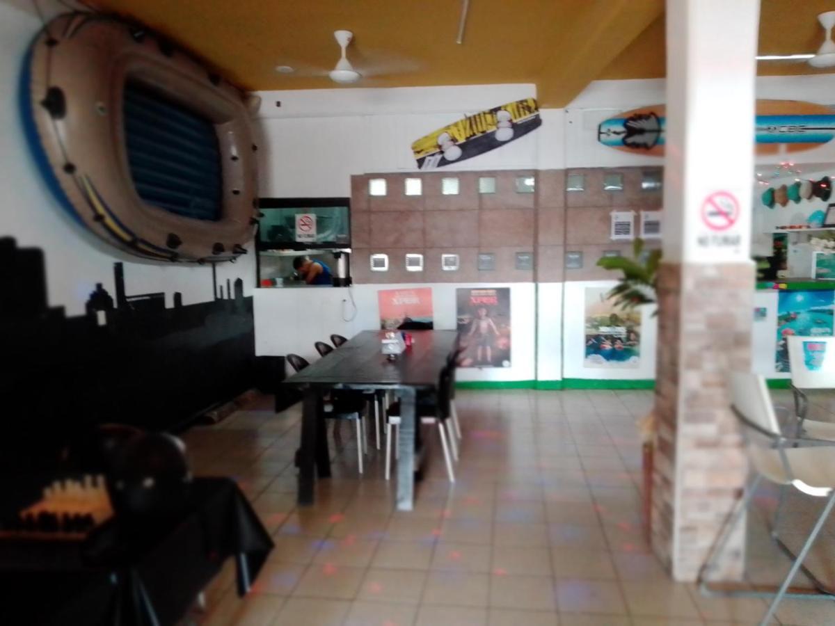 Hostal Hotel Ado Cancún Esterno foto