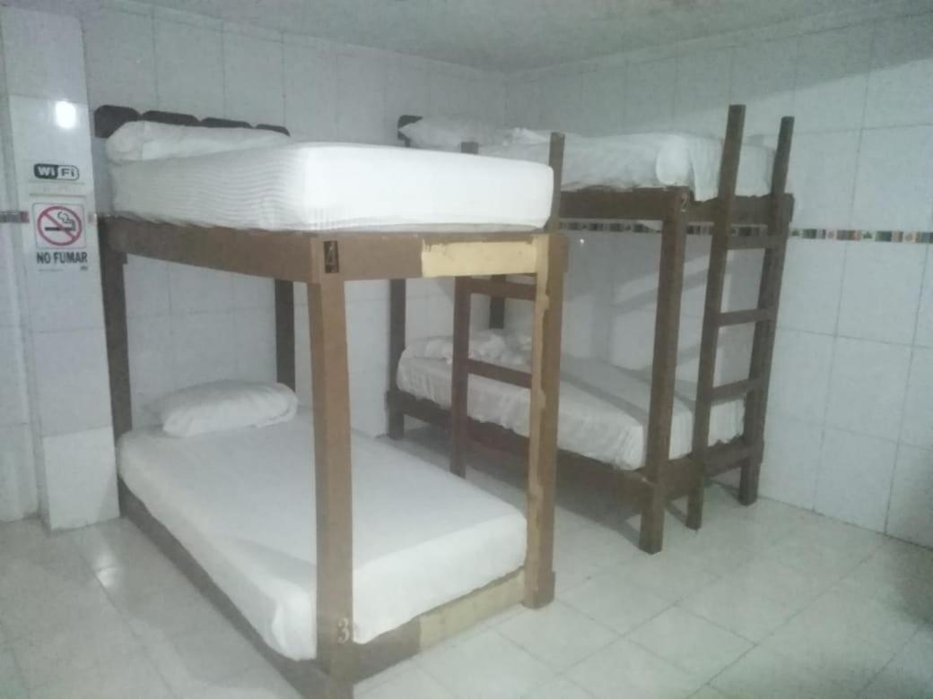 Hostal Hotel Ado Cancún Esterno foto